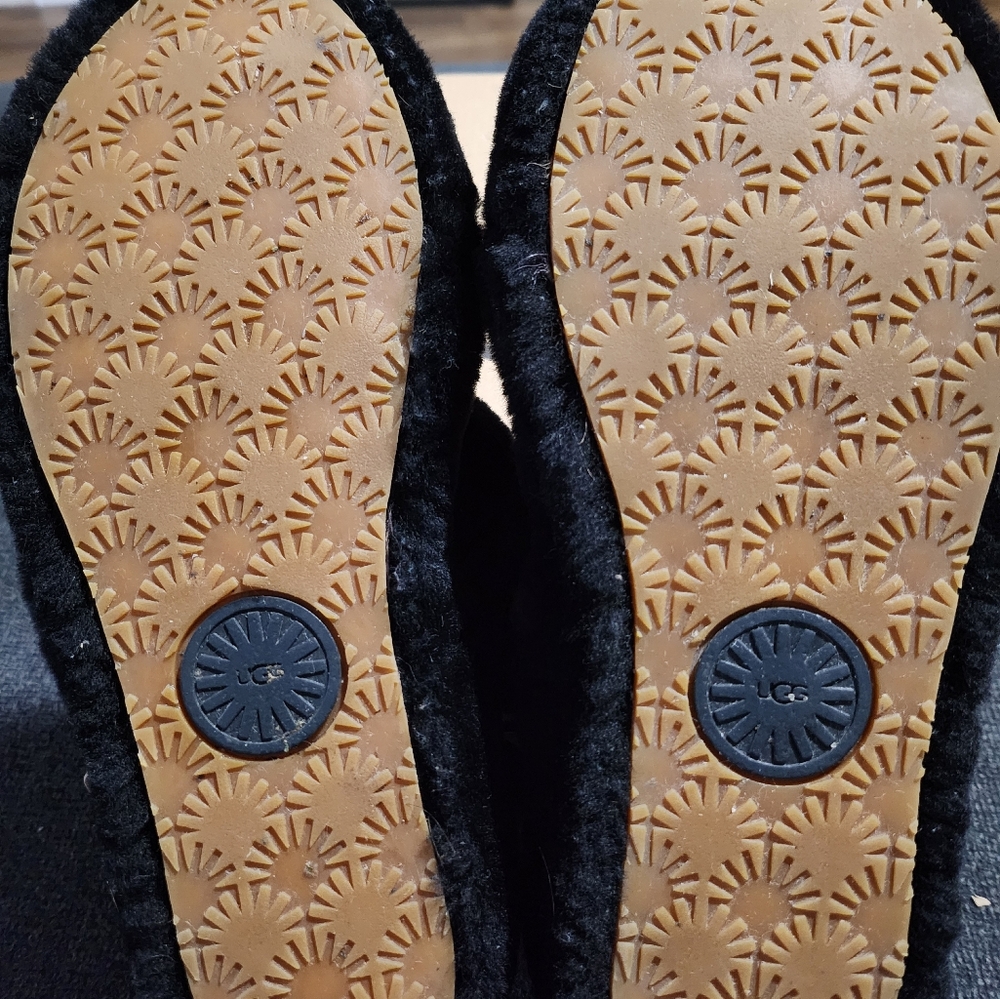 UGG - Picture 5 of 7